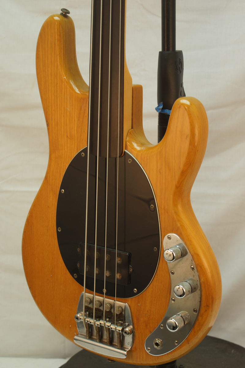 music man stingray 4 fretless