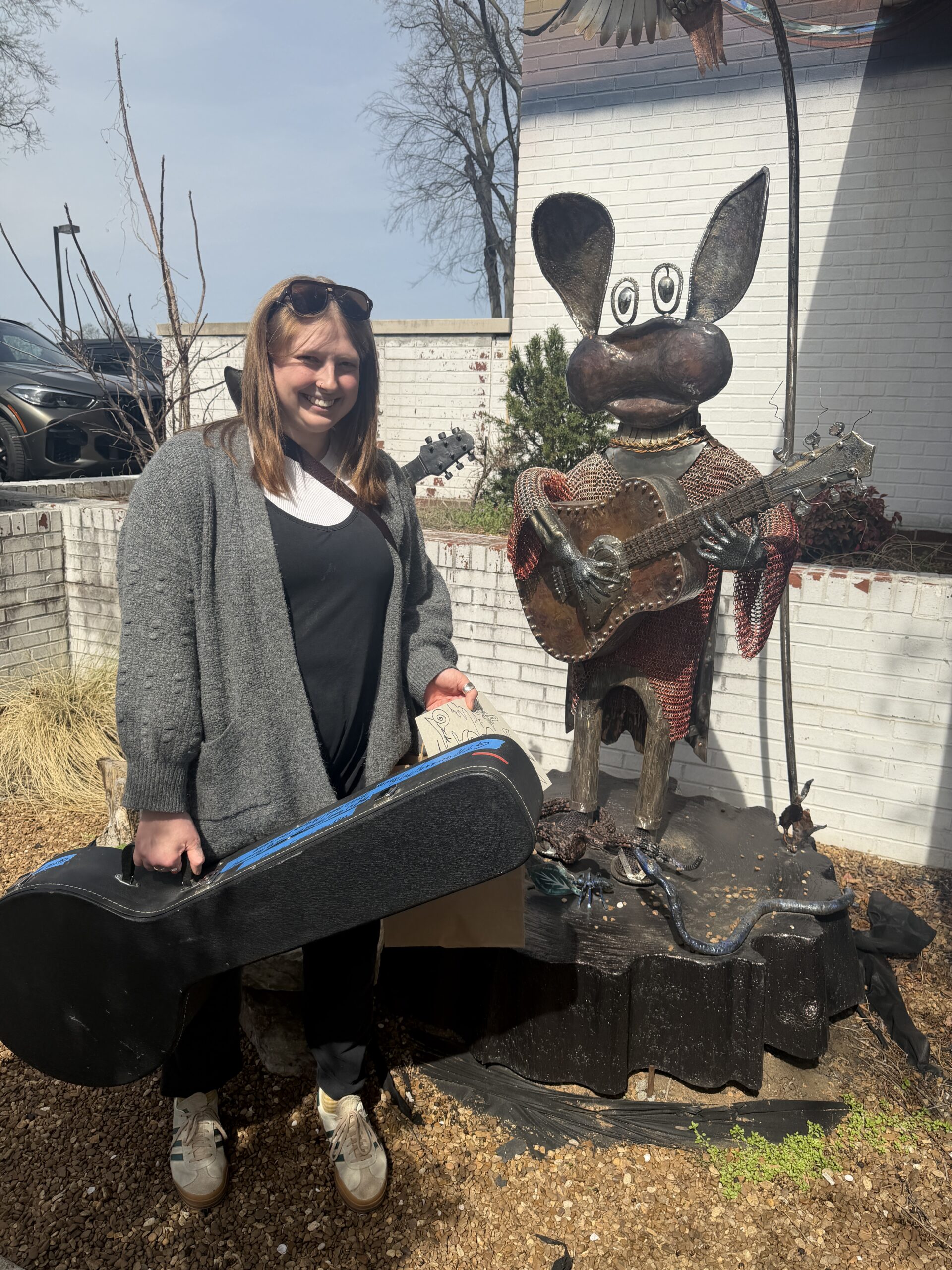 Tara, banjo tech at Banjo Warehouse, holding a banjo case