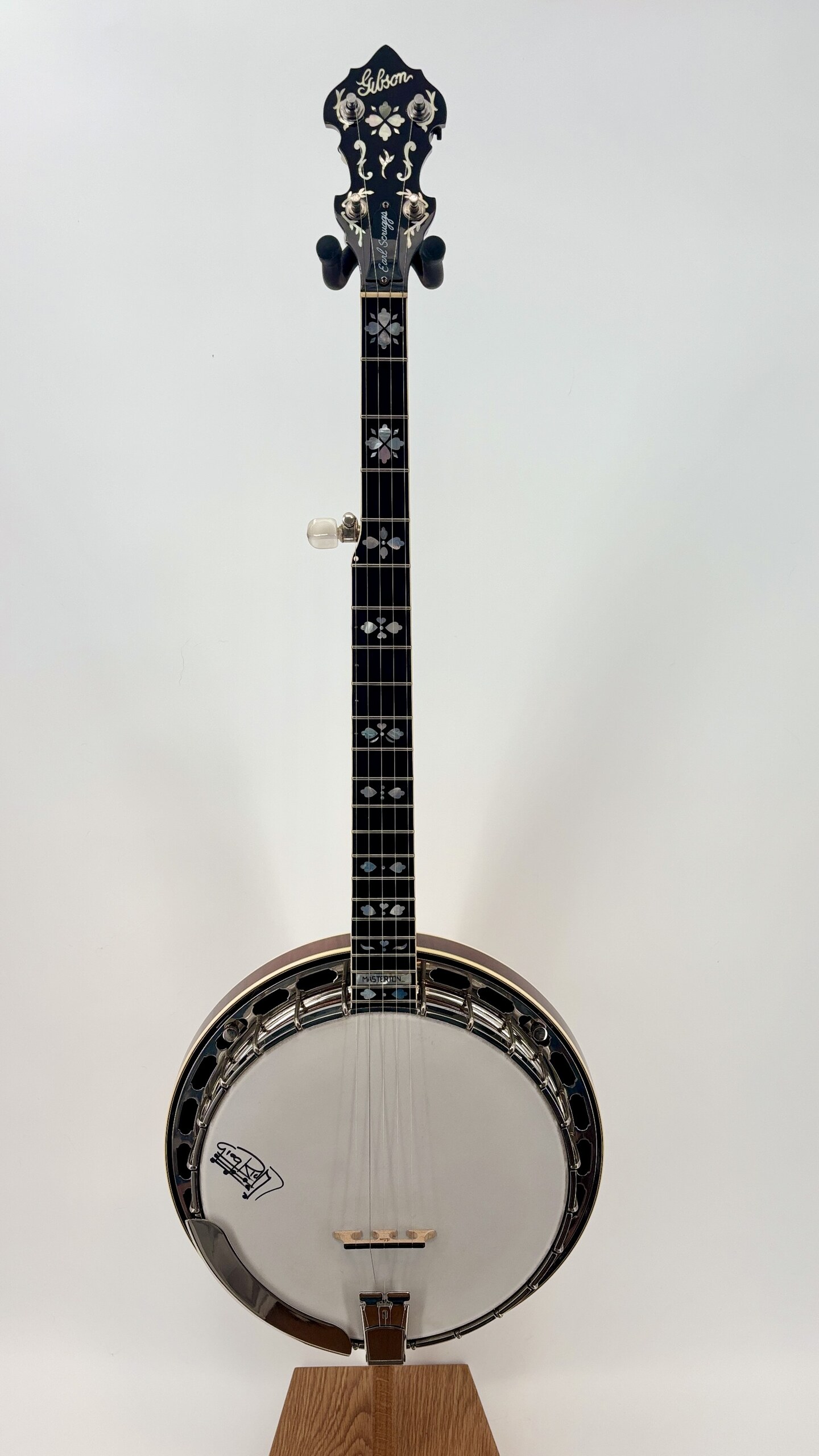 Full-length front view of the 1988 Gibson Earl Scruggs Standard 5-string banjo at Banjo Warehouse