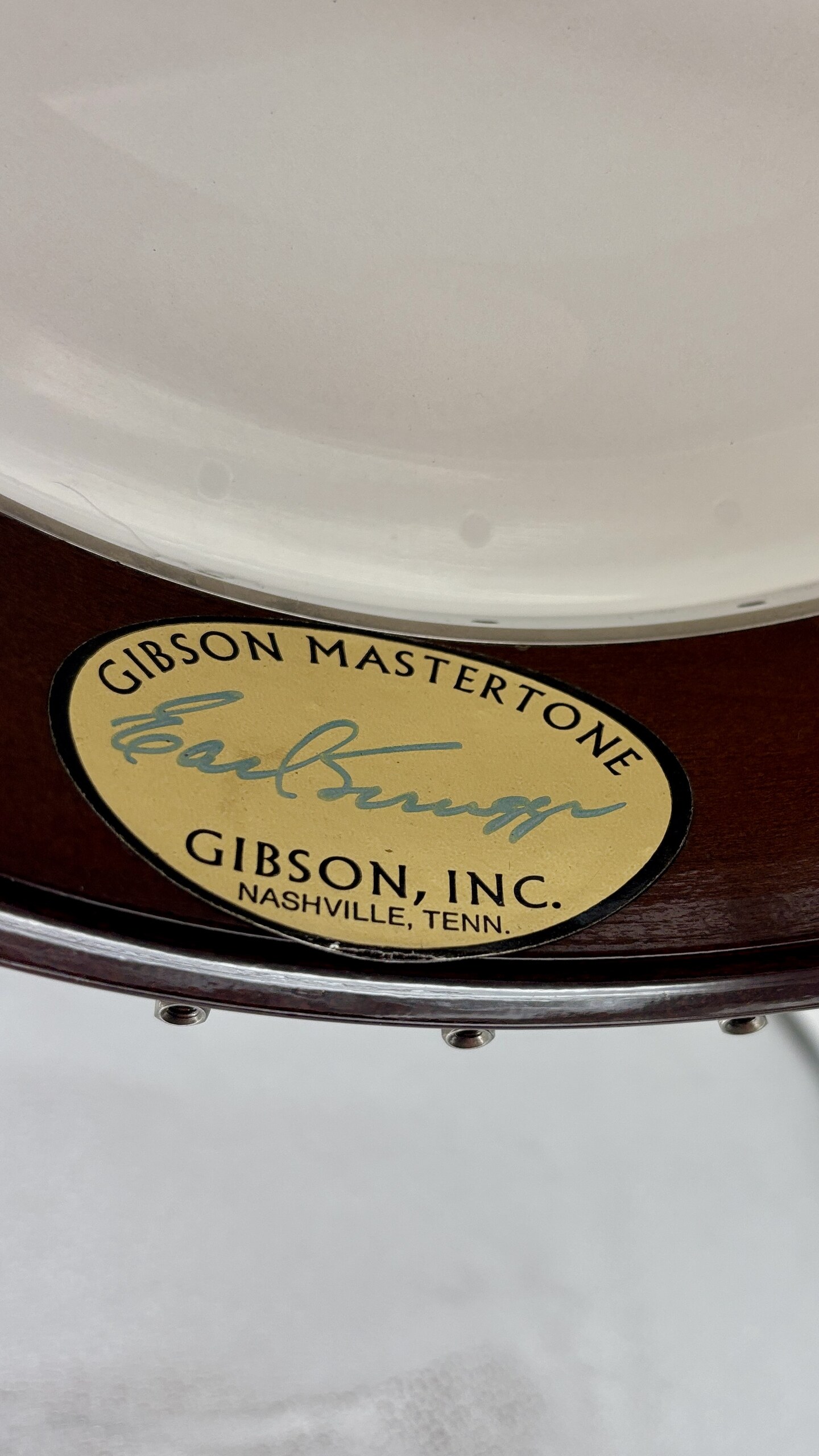 The Gibson Mastertone Earl Scruggs label inside the rim of the 1988 Earl Scruggs Standard