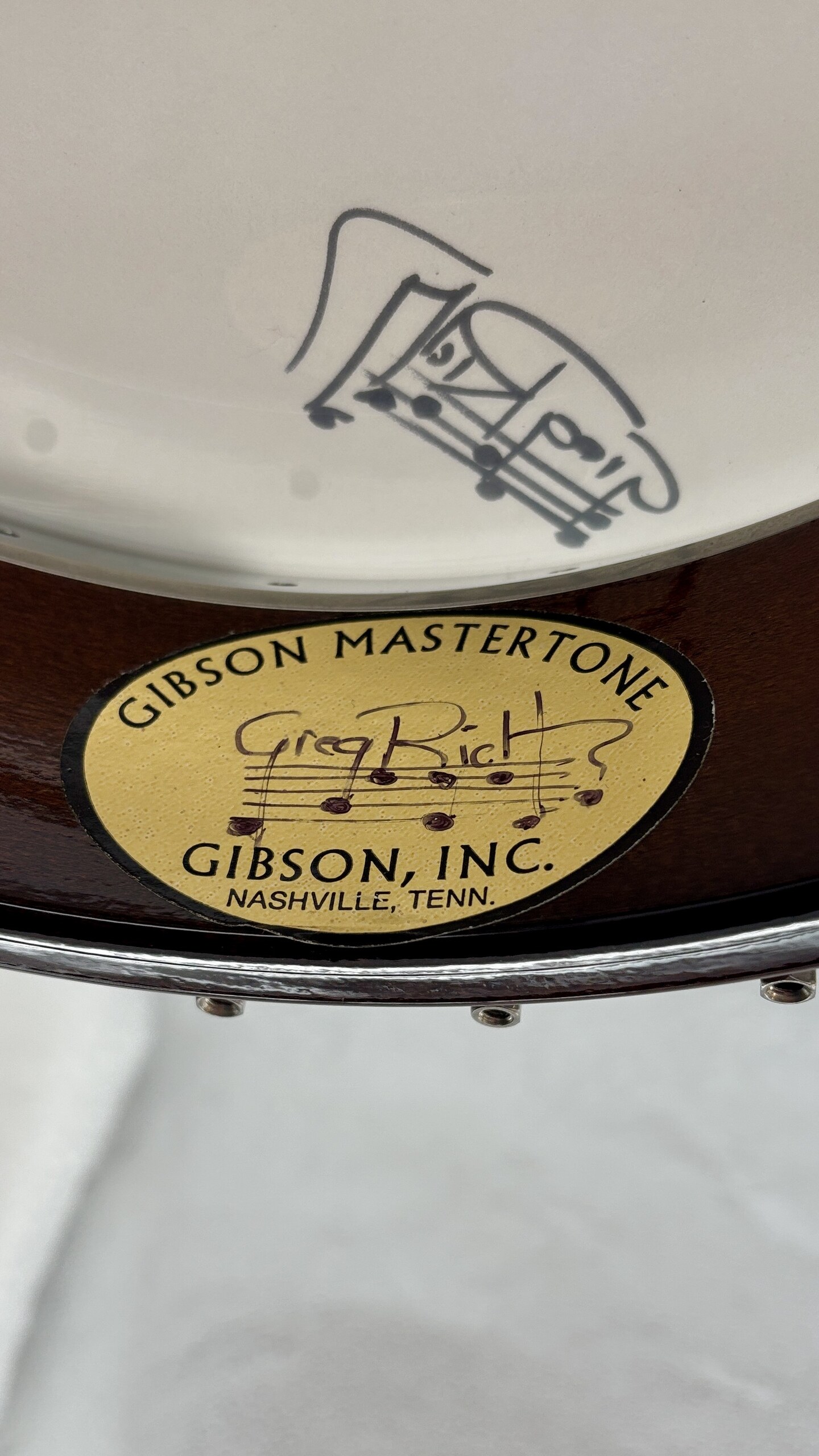 Greg Rich's autograph on the Gibson Mastertone label inside the rim of the 1988 Earl Scruggs Standard