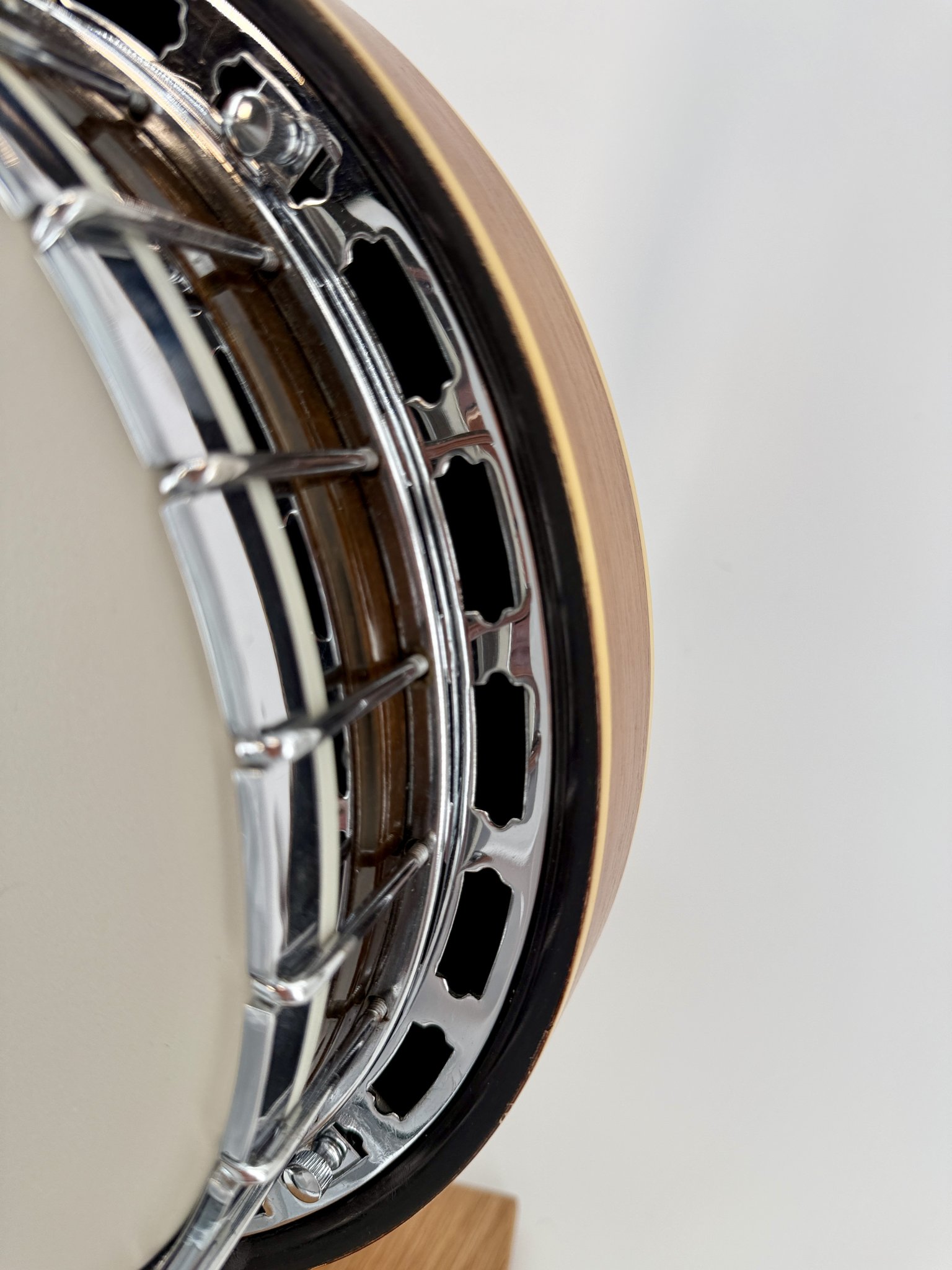Two-piece flange and tension hoop profile on an Iida-made GTR banjo
