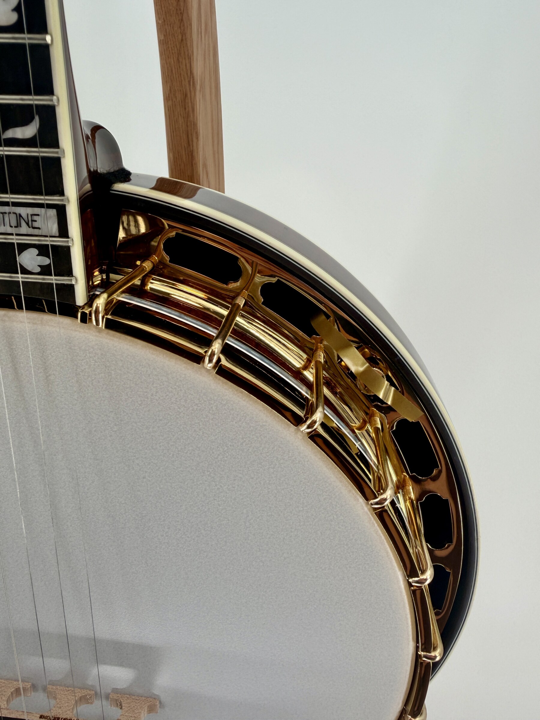 Neck heel and gold plated flange from the side