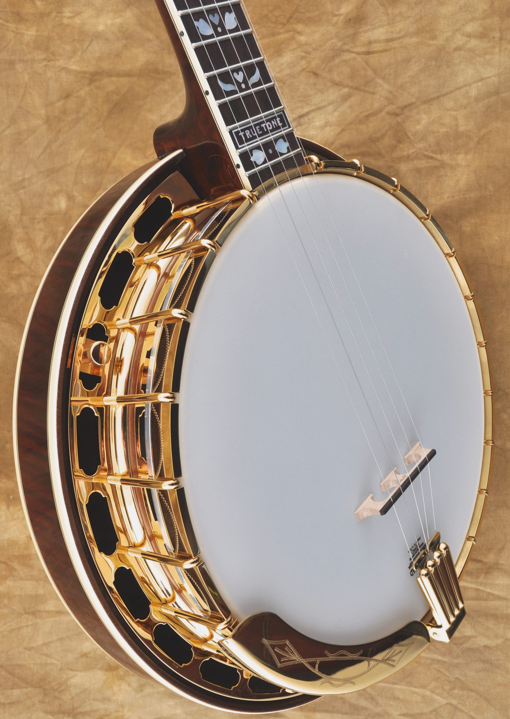 Gold-plated pot and Truetone nameplate of a Huber VRB-G (Huber catalog photo)