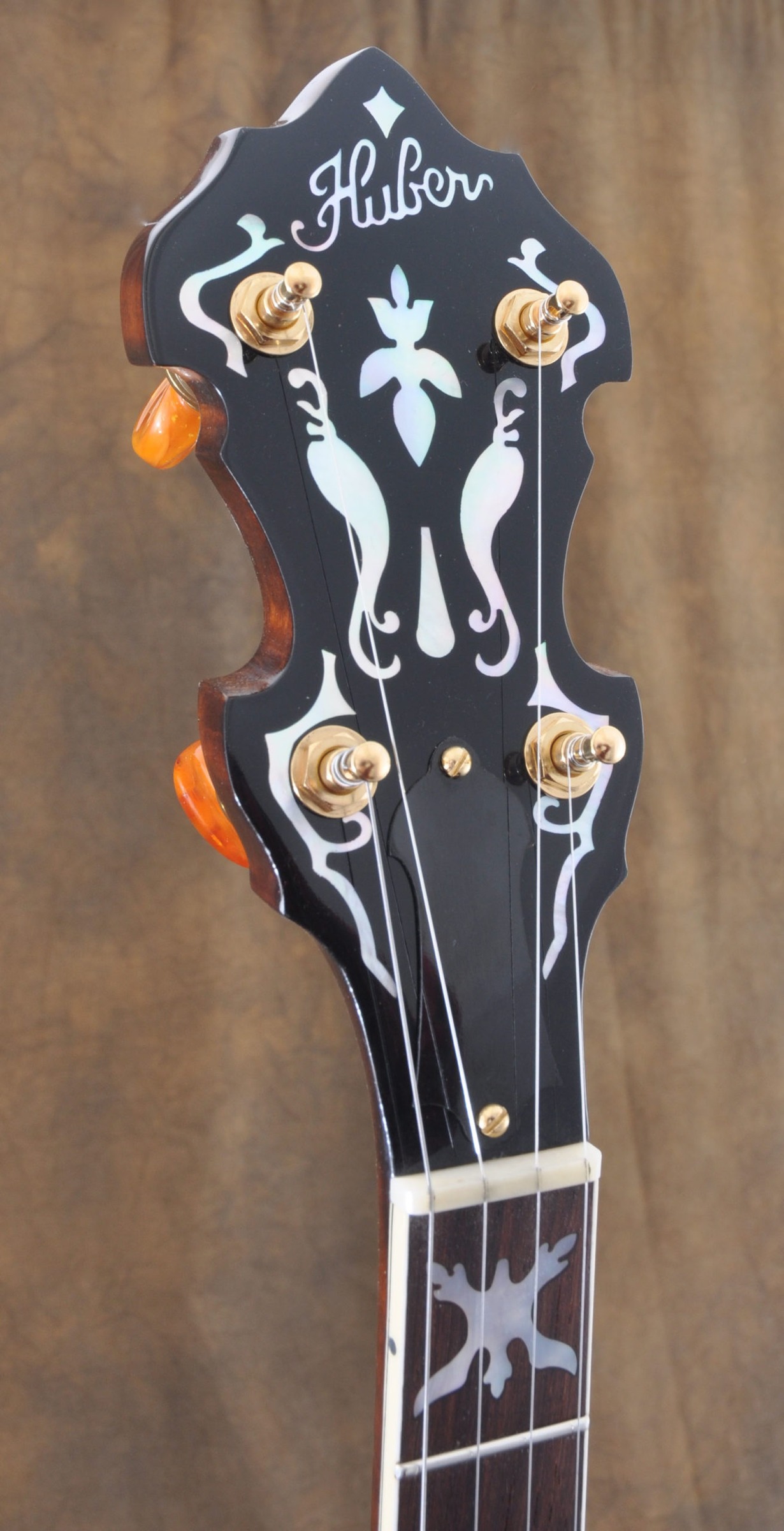 Huber logo and pearl inlay on a Huber VRB-G peghead (Huber catalog photo)